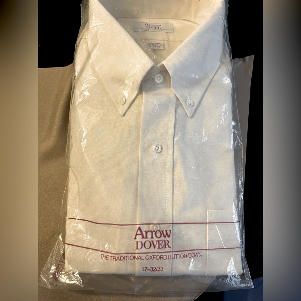 Arrow Dover  button down Oxford, pearl face buttons size 17- 32/33